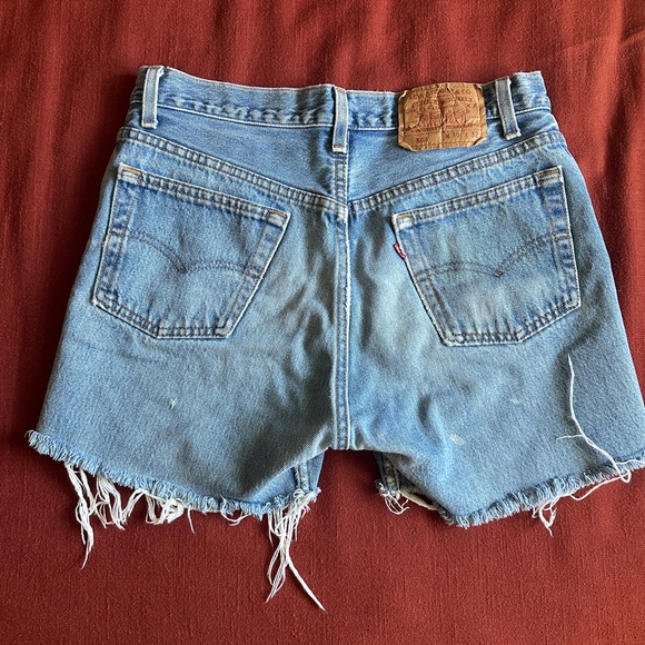 My (favorite) pair of vintage Levi’s shorts 😭 - Picture 11 of 14